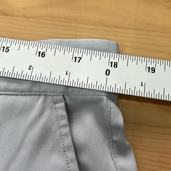 Nike Dri-Fit Men’s Shorts Size 36 W 10.5” Inseam Gray Polyester/Spandex EUC - Picture 11 of 14